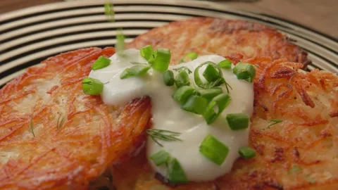 The crispy crust of the potato pancake is topped with chopped green onions Stock-Footage 308792528