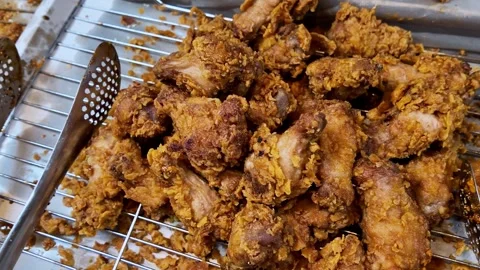 Crispy Deep Fried Chicken Wings at Thai Street Food Market in 4K Stockbeeldmateriaal 335205983