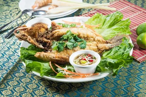 Crispy deep fried whole fish with sauce Foto stock