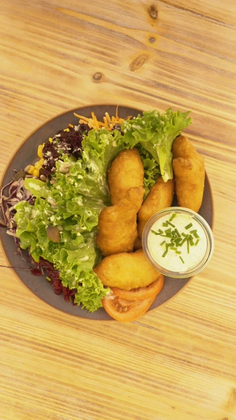 Crispy Fish Nuggets With Fresh Salad Vídeos de archivo 336327704