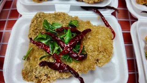 Crispy Fried Fish with Herbs and Dried Chili in Takeaway Boxes 库存影片 339650290