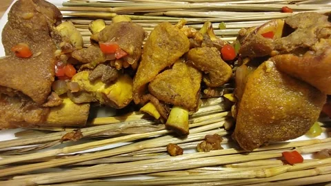 Crispy Fried Pork Knuckles with Spices, Traditional Guangxi Dish 库存影片 334224922