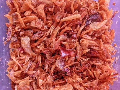Crispy Fried Shallots Close-Up Texture Background 스톡 사진