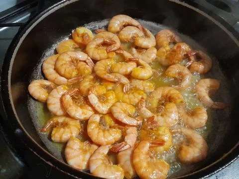 Crispy fried shrimp cooking Fotos Stock