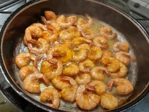 Crispy fried shrimp cooking Fotos Stock