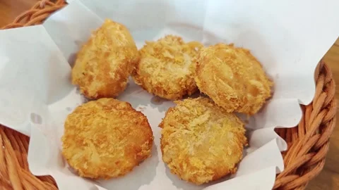 Crispy fried Thai shrimp cakes. Видео 339988542