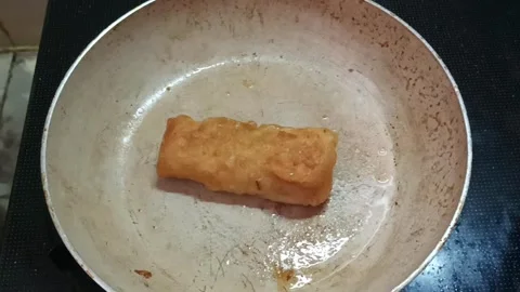 Crispy golden brown spring rolls Video stock 323579577