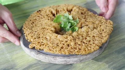 Crispy golden Thai style deep fried omelet garnished with fresh cilantro se.. Stock Footage 331280506