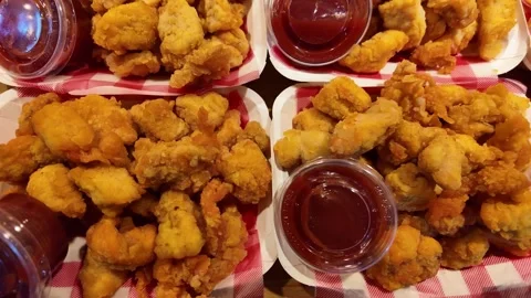 Crispy Popcorn Chicken Boxes with Barbecue Sauce at Thai Night Market Vídeos de archivo 340990751
