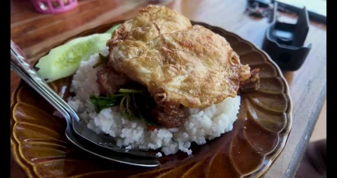 Crispy Pork Basil Rice, a Thai food. 動画素材 289679658