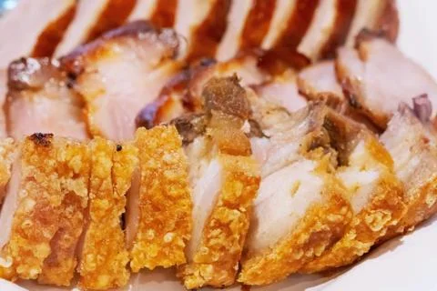 Crispy pork belly or deep fried pork close up Foto stock