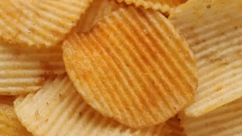 Crispy potato chips rotating. close-up shot Vídeo Stock 272284629