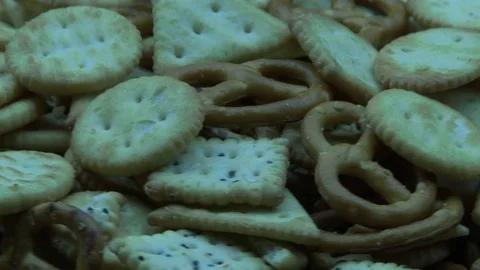 Crispy salted crackers 動画素材 79792374