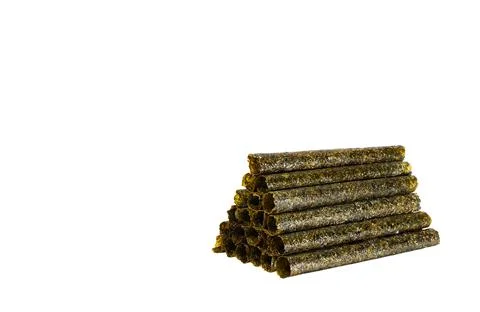 Crispy seaweed is arranged in a row on a white background. Stock Photos
