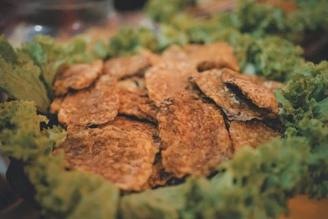 Crispy snacks on a bed of lettuce Stock-Fotos