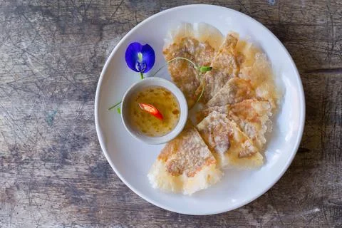 Crispy spring roll stuffed with prawns and Pork Фото