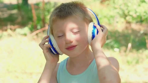 Cristian cuffie Stock Footage 135919190