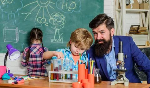 Critical thinking and problem solving. Science club afterschool program Stockfoto's