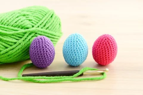 Crocheting easter eggs Foto stock