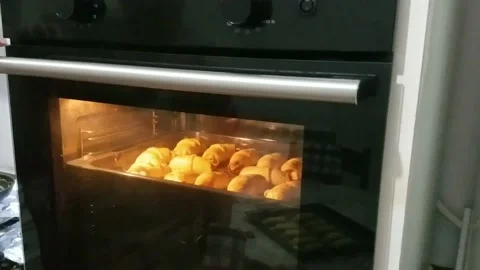 Croissant  4K.mp4 Vídeos de archivo 130605685