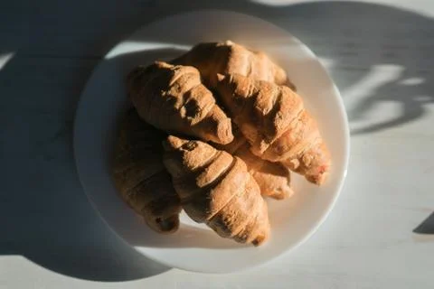 Croissant on the dish at the kitchen. Its preparing for breakfast with white Stockfoto's
