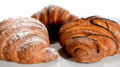 Croissants rotating over white background. Breakfast. Video stock 38384090