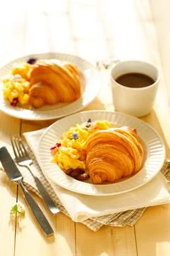 Croissants with scrambled egg Foto stock