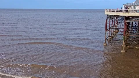 Cromer pier panning shot Stock-Footage 329442494