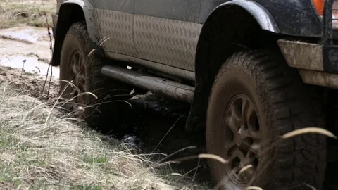 Crop of exprditionary SUV slowly rides on the mountain dirty road. Stock Footage 75928579