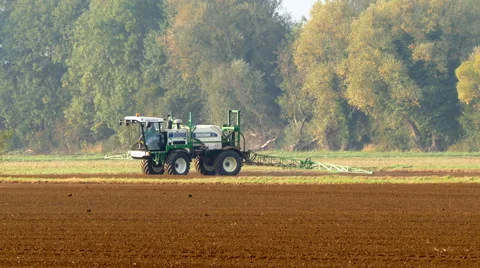 Crop sprayer reversing. Video stock 55427371
