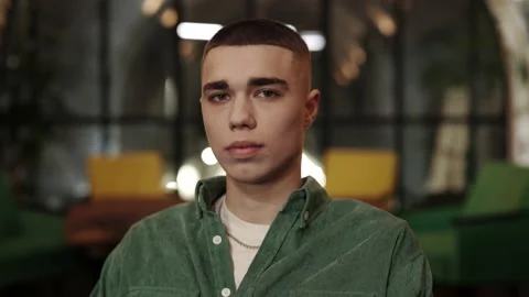 Crop view of millennial guy with stylish haircut looking to camera. Portrait of 库存影片 152034162