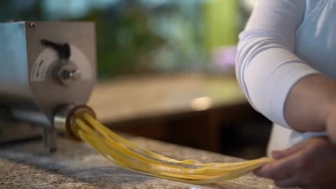 Production of spaghetti - machine produc, Stock Video