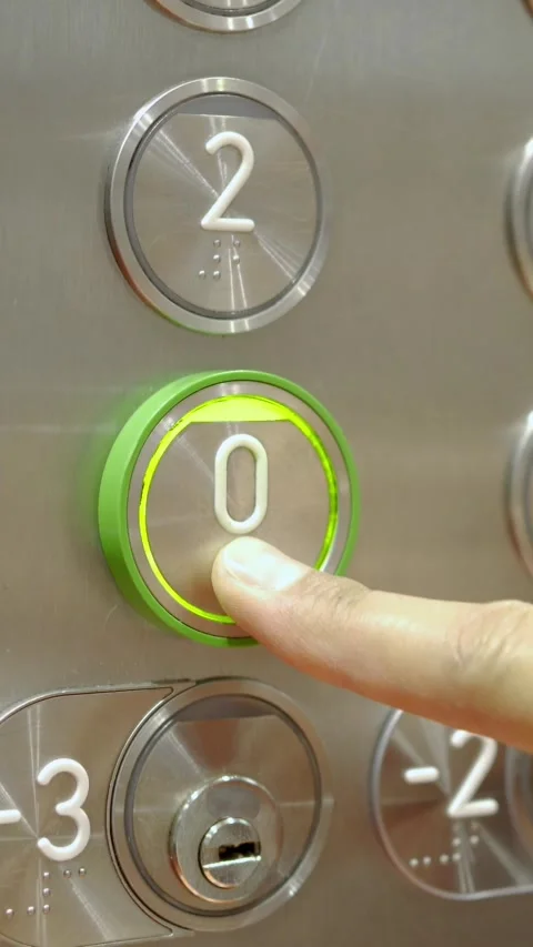 Cropped shot of a man pressing a zero button Vídeos de archivo 337033489