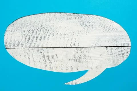 Cropped Speech Bubble With Important Message Placed On Floor. Cut Dialogue Foto stock