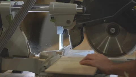 Cropped video of carpenter using circular saw. Video stock 129869621