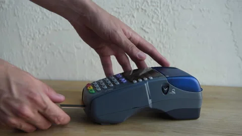 Cropped view of man trying to take out stuck credit card from payment terminal Stock-Footage 133783441