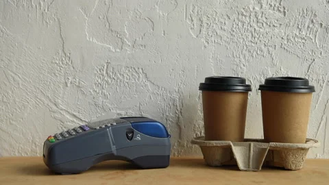 Cropped view of man using smartphone and payment terminal near paper cups Stock-Footage 133784537