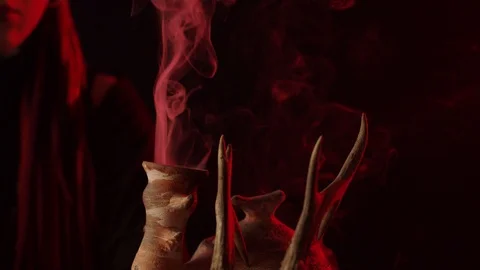 Cropped view of witch with knife and steaming vessel Vídeo Stock 126098798