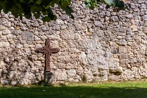 Cross against a stone wall Foto stock