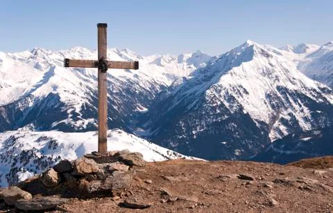 Cross in alps Stock-Fotos