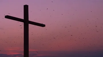 Cross With Birds Flying Around Stockbeeldmateriaal 85798574