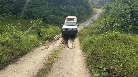 Cross the bridge Video stock 243657806