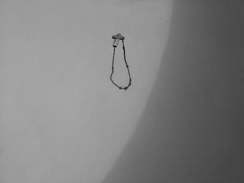 A cross floating in a pool Stock-Fotos