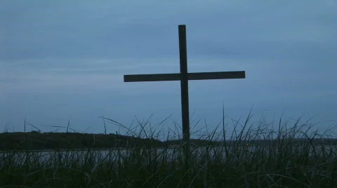Cross in grass  Видео 580709