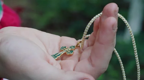 The cross in the hand of a child Vidéo 57256539