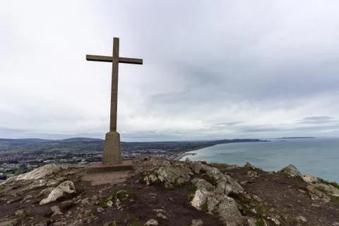 Cross at the highest point in Bray Head overlooking the Irish coastline Stock Photos