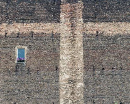 The cross on the house facade Foto stock