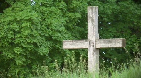 Cross in the meadow Video stock 5503087