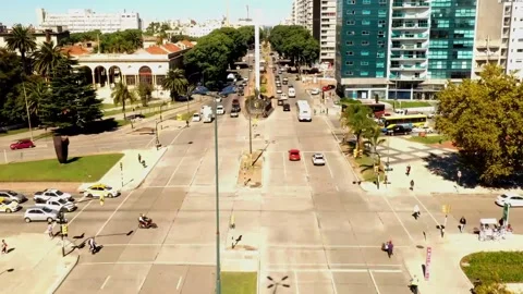 Cross in the middle of the city - hyperlapse - timelapse 库存影片 152173032
