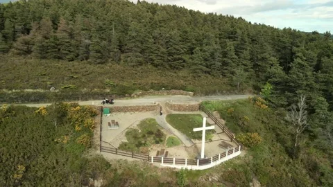 Cross Monument overlooking Valley 스톡 동영상 155660942